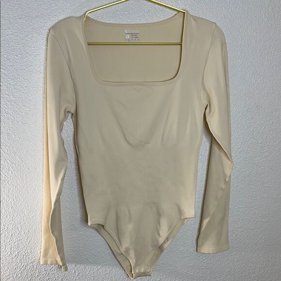 OQQ-Cream Long Sleeve compression Bodysuit- Size large - Picture 1 of 6